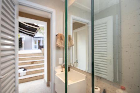 Casa à venda com 650m², 5 quartos e 5 vagasBanheiro da Área de serviço