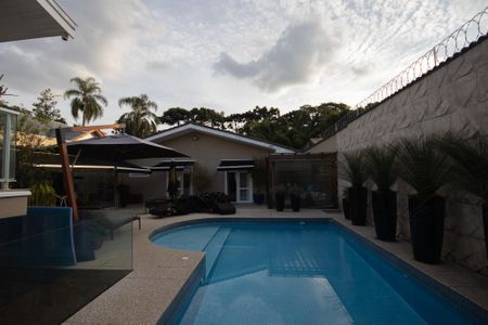 Casa à venda com 650m², 5 quartos e 5 vagasPiscina