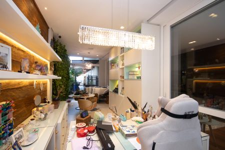 Casa à venda com 650m², 5 quartos e 5 vagasEscritório