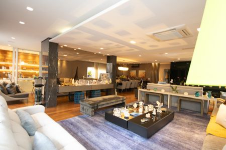 Casa à venda com 650m², 5 quartos e 5 vagasSala 