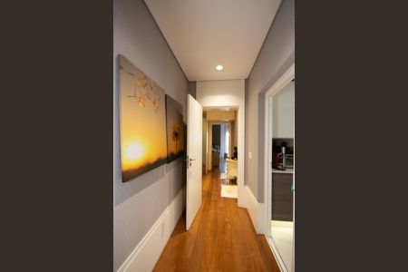 Casa à venda com 650m², 5 quartos e 5 vagasCorredor