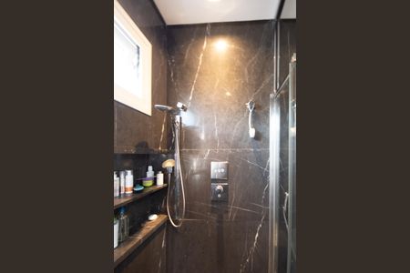 Casa à venda com 650m², 5 quartos e 5 vagasBanheiro da Suite 3 