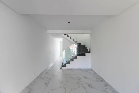 Casa à venda com 140m², 3 quartos e 2 vagasSala