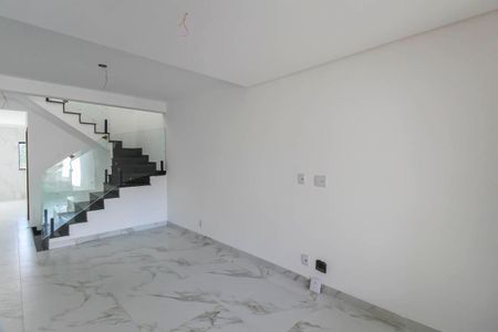 Casa à venda com 140m², 3 quartos e 2 vagasSala