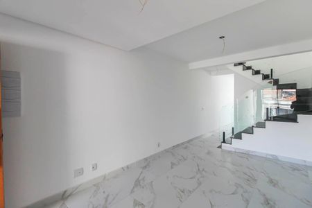 Casa à venda com 140m², 3 quartos e 2 vagasSala