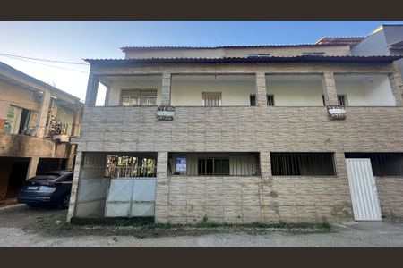 Casa à venda com 150m², 4 quartos e 1 vaga Casa à venda com 150m², 4 quartos e 1 vagaFachada