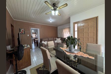 Casa à venda com 130m², 3 quartos e 3 vagasSala