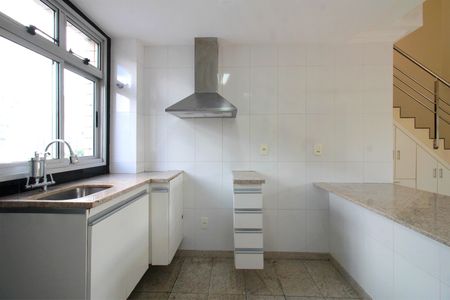 Apartamento para alugar com 133m², 3 quartos e 2 vagasCozinha