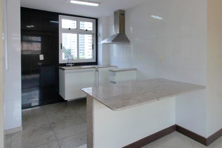 Apartamento para alugar com 133m², 3 quartos e 2 vagasCozinha