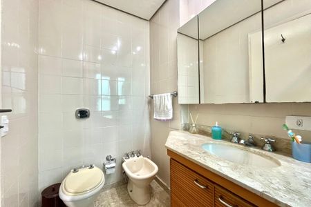 Apartamento à venda com 171m², 4 quartos e 3 vagasBanheiro da Suíte 2