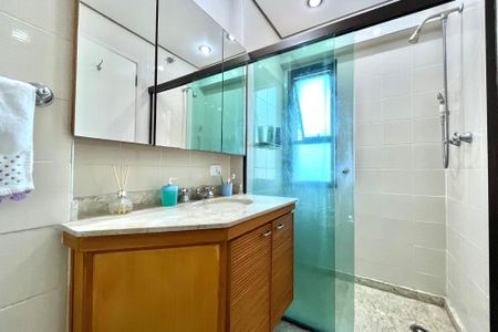 Apartamento à venda com 171m², 4 quartos e 3 vagasBanheiro da Suíte 2