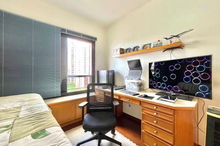 Apartamento à venda com 171m², 4 quartos e 3 vagasQuarto 3