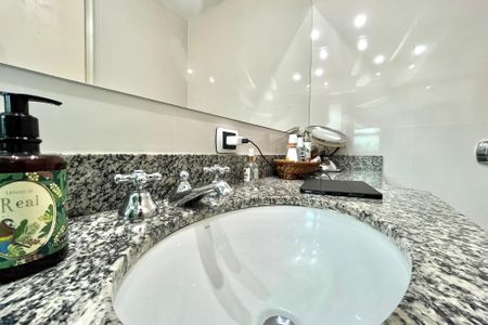 Apartamento à venda com 171m², 4 quartos e 3 vagasBanheiro da Suíte 1