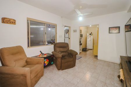 Casa à venda com 150m², 3 quartos e 4 vagas Casa à venda com 150m², 3 quartos e 4 vagasSala