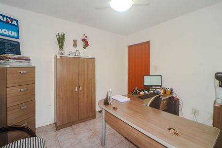 Casa à venda com 150m², 3 quartos e 4 vagas Casa à venda com 150m², 3 quartos e 4 vagasEscritório