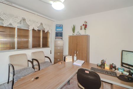 Casa à venda com 150m², 3 quartos e 4 vagas Casa à venda com 150m², 3 quartos e 4 vagasEscritório