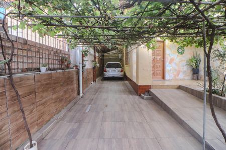 Casa à venda com 150m², 3 quartos e 4 vagas Casa à venda com 150m², 3 quartos e 4 vagasPátio