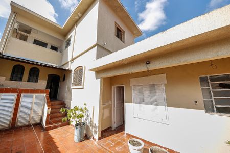 Casa à venda com 210m², 7 quartos e 2 vagas Casa à venda com 210m², 7 quartos e 2 vagasQuintal - CASA TERREA