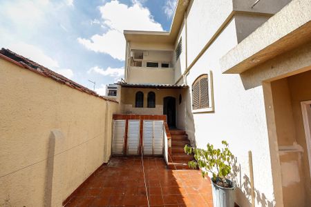 Casa à venda com 210m², 7 quartos e 2 vagas Casa à venda com 210m², 7 quartos e 2 vagasQuintal - CASA TERREA