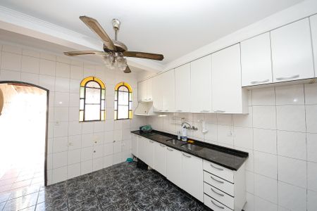 Casa à venda com 210m², 7 quartos e 2 vagas Casa à venda com 210m², 7 quartos e 2 vagasCozinha - CASA 2