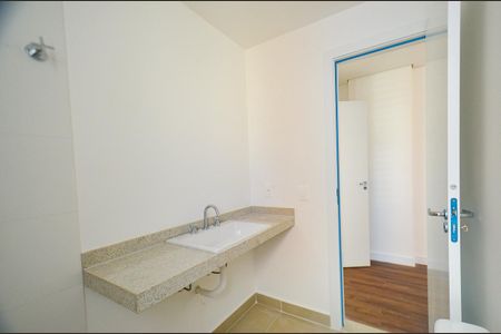 Apartamento à venda com 76m², 2 quartos e 2 vagasBanheiro Suite 1