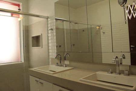 Apartamento à venda com 253m², 3 quartos e 2 vagasBanheiro da Suíte