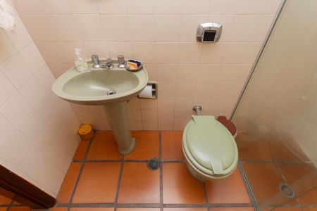 Casa de condomínio à venda com 250m², 4 quartos e 4 vagasBanheiro Social