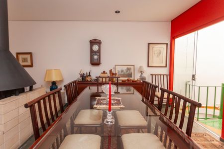 Casa de condomínio à venda com 250m², 4 quartos e 4 vagasSala