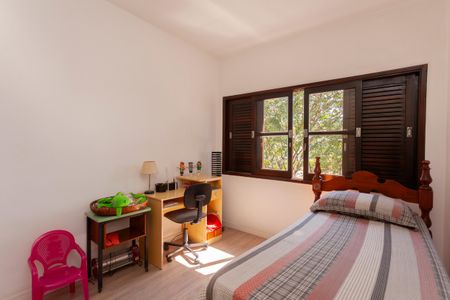 Casa de condomínio à venda com 250m², 4 quartos e 4 vagasQuarto 2