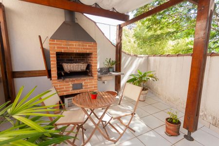 Casa de condomínio à venda com 250m², 4 quartos e 4 vagasChurrasqueira