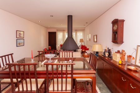 Casa de condomínio à venda com 250m², 4 quartos e 4 vagasSala