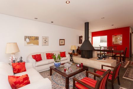 Casa de condomínio à venda com 250m², 4 quartos e 4 vagasSala