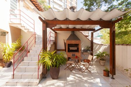 Casa de condomínio à venda com 250m², 4 quartos e 4 vagasChurrasqueira