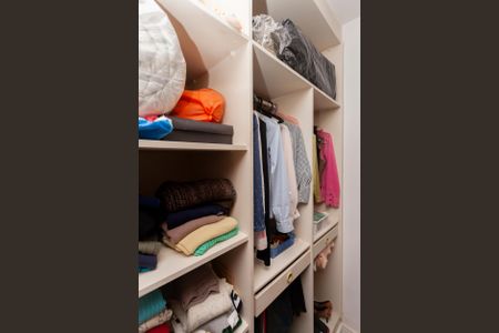 Casa de condomínio à venda com 250m², 4 quartos e 4 vagasCloset da suíte