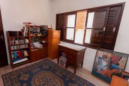 Casa de condomínio à venda com 250m², 4 quartos e 4 vagasEscritório