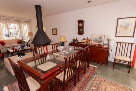 Casa de condomínio à venda com 250m², 4 quartos e 4 vagasSala