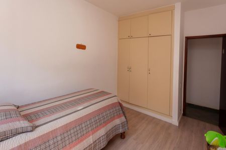 Casa de condomínio à venda com 250m², 4 quartos e 4 vagasQuarto 2