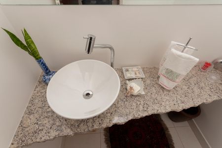 Casa de condomínio à venda com 250m², 4 quartos e 4 vagasLavabo