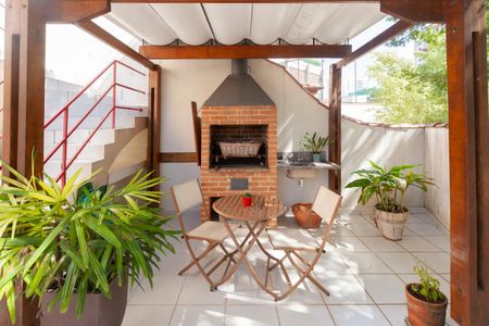 Casa de condomínio à venda com 250m², 4 quartos e 4 vagasChurrasqueira