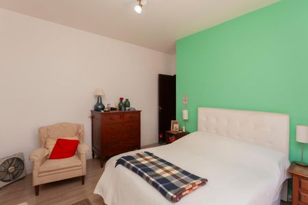 Casa de condomínio à venda com 250m², 4 quartos e 4 vagasQuarto Suíte