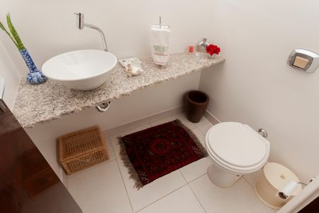 Casa de condomínio à venda com 250m², 4 quartos e 4 vagasLavabo