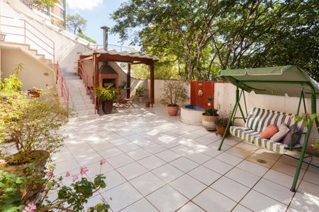 Casa de condomínio à venda com 250m², 4 quartos e 4 vagasQuintal