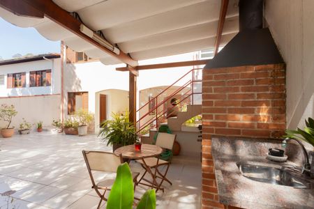 Casa de condomínio à venda com 250m², 4 quartos e 4 vagasChurrasqueira