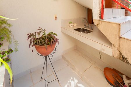 Casa de condomínio à venda com 250m², 4 quartos e 4 vagasQuintal