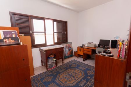 Casa de condomínio à venda com 250m², 4 quartos e 4 vagasEscritório