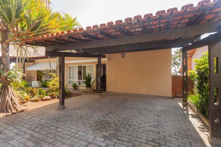 Casa de condomínio à venda com 250m², 4 quartos e 4 vagasGaragem