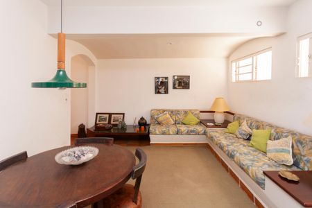 Casa de condomínio à venda com 250m², 4 quartos e 4 vagasSala de TV