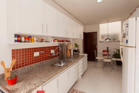 Casa de condomínio à venda com 250m², 4 quartos e 4 vagasCozinha