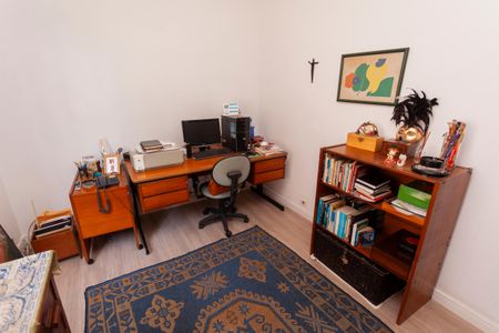 Casa de condomínio à venda com 250m², 4 quartos e 4 vagasEscritório