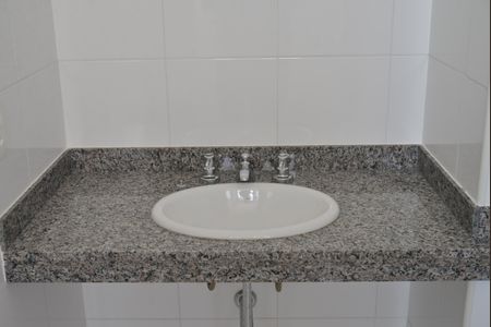 Apartamento à venda com 82m², 3 quartos e 2 vagasBanheiro da Suíte